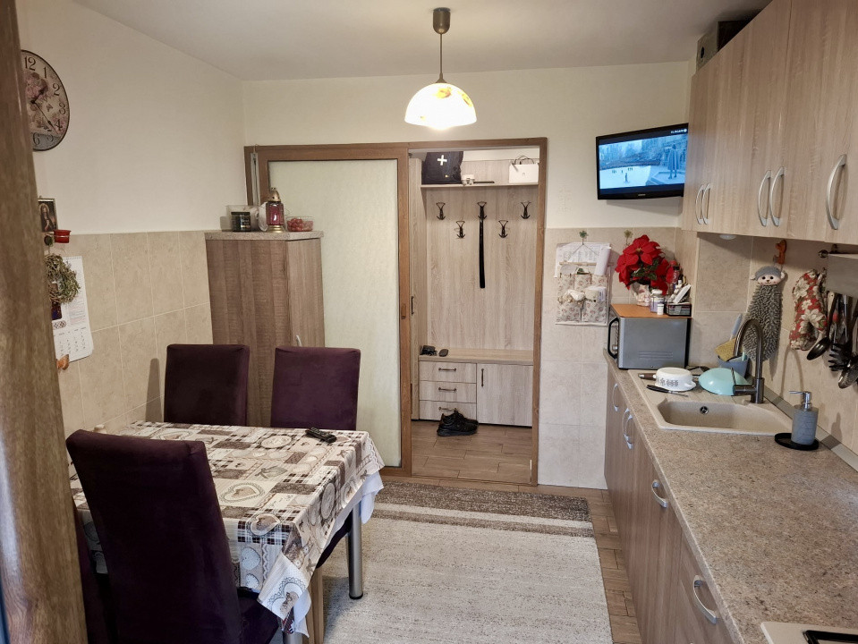 APARTAMENT 3 CAMERE| DECOMANDAT | Tractorul - 2 locuri de parcare | etajul 3.