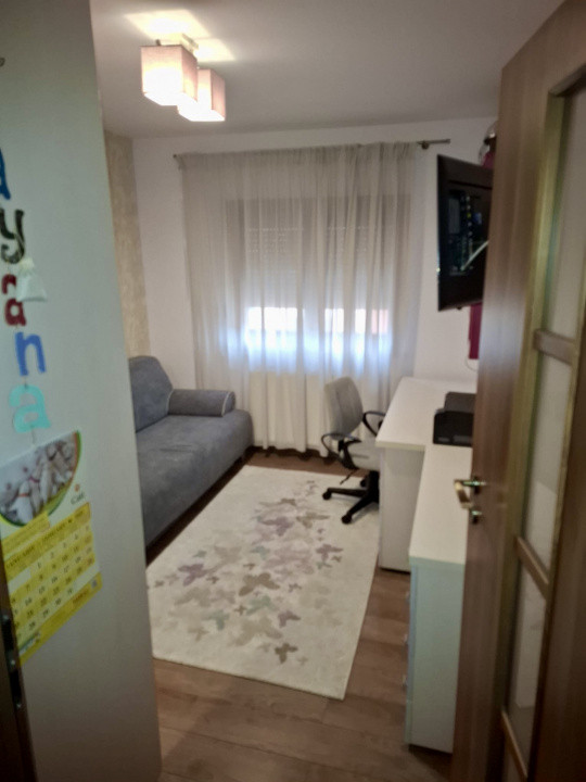 APARTAMENT 3 CAMERE| DECOMANDAT | Tractorul - 2 locuri de parcare | etajul 3.
