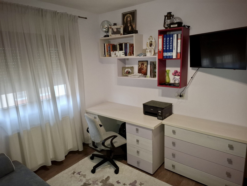 APARTAMENT 3 CAMERE| DECOMANDAT | Tractorul - 2 locuri de parcare | etajul 3.