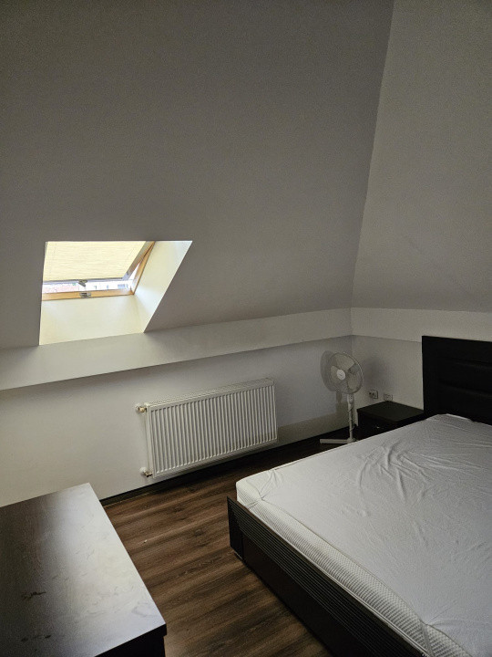 📍 3 camere de închiriat în Brașov, la mansardă, 10 min de mers pe jos de Centru