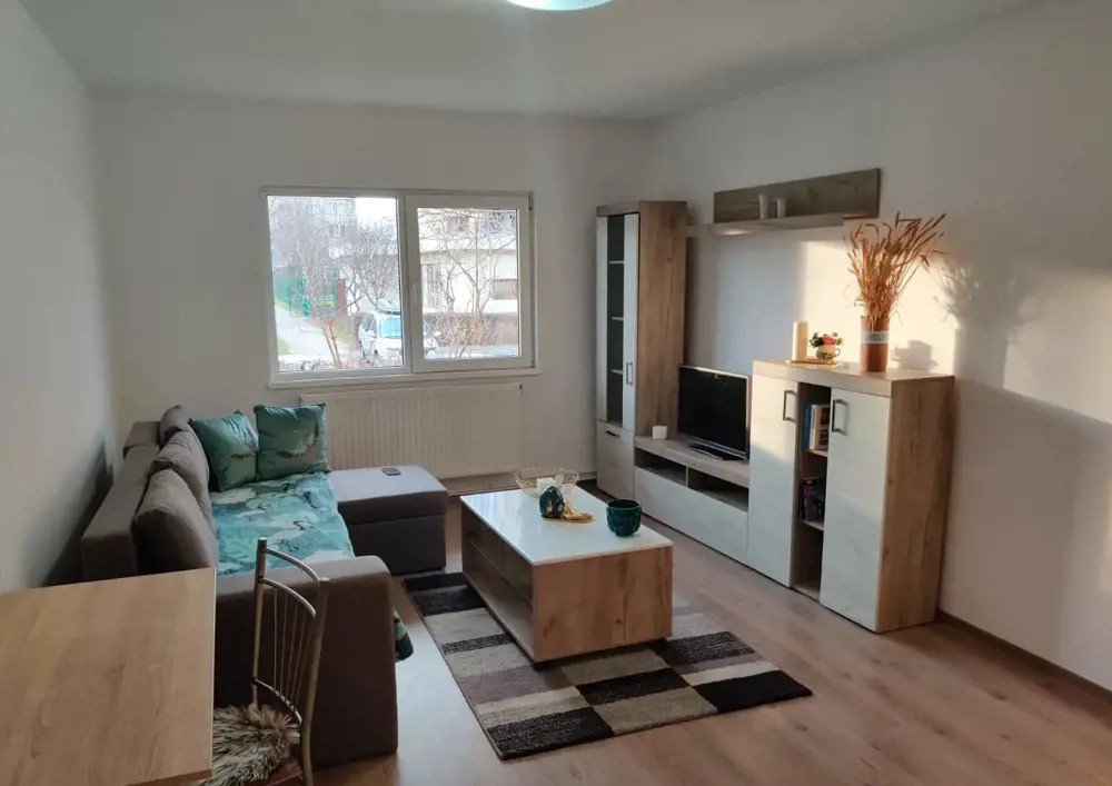 Apartament 3 camere 60 mp, parter, Tractorul 