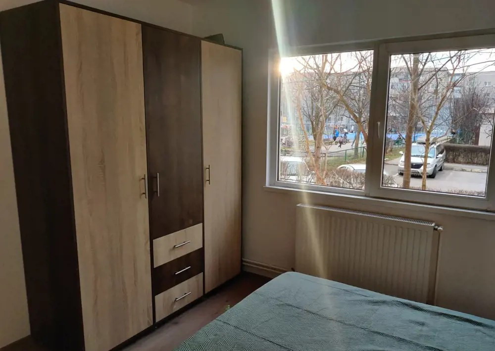 Apartament 3 camere 60 mp, parter, Tractorul 