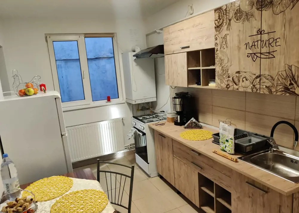 Apartament 3 camere 60 mp, parter, Tractorul 