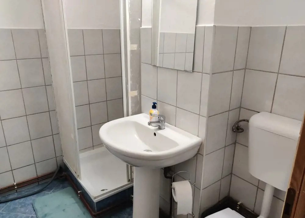 Apartament 3 camere 60 mp, parter, Tractorul 