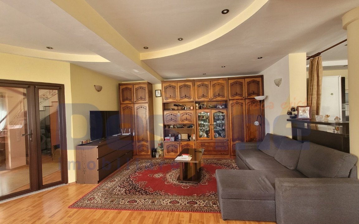 VILA cu 6 camere de vanzare in STUPINI, 250 MP + teren 1250 MP, COMISION 0%