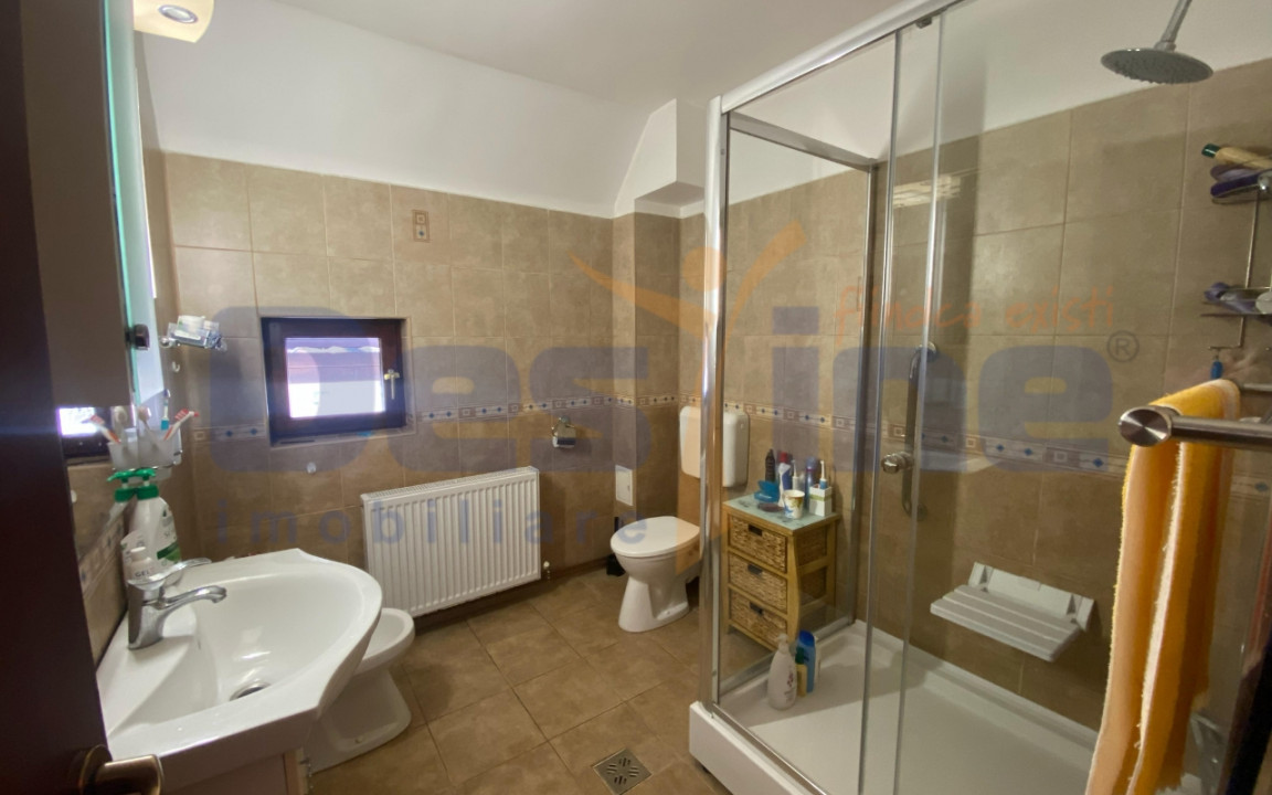 VILA cu 6 camere de vanzare in STUPINI, 250 MP + teren 1250 MP, COMISION 0%