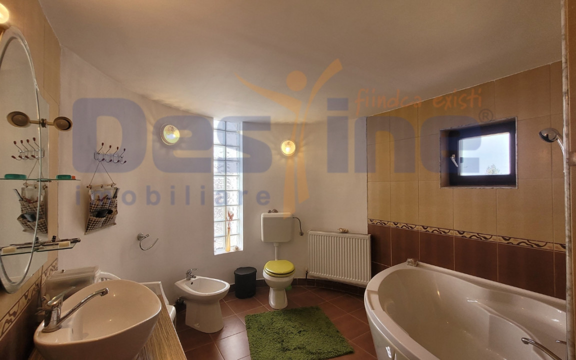 VILA cu 6 camere de vanzare in STUPINI, 250 MP + teren 1250 MP, COMISION 0%