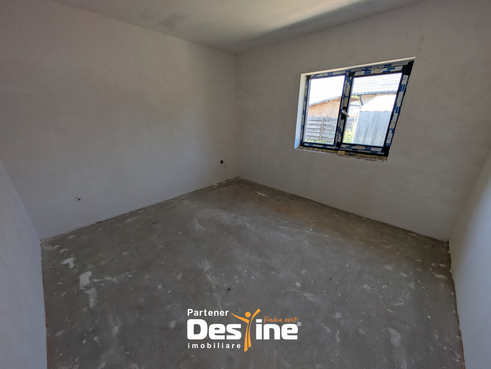 Casa plan parter 3 camere 90 mp + 500 mp teren, finisaje de calitate