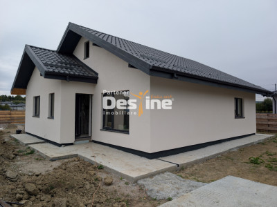 Casa plan parter 3 camere 90 mp + 500 mp teren, finisaje de calitate