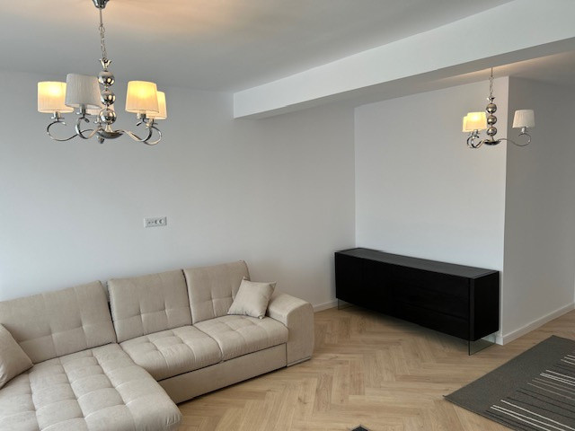 Studio 60 mp, etajul 2 cu parcare si balcon, Tractorul