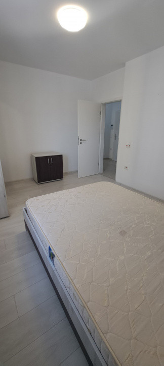 APARTAMENT DE VÂNZARE- 2 camere, DECOMANDAT, etajul 2/8 - TRACTORUL 