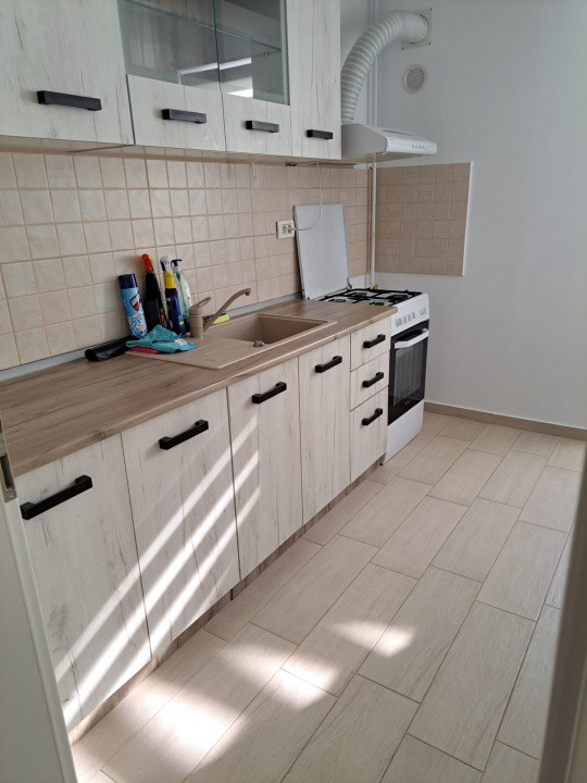 APARTAMENT DE VÂNZARE- 2 camere, DECOMANDAT, etajul 2/8 - TRACTORUL 