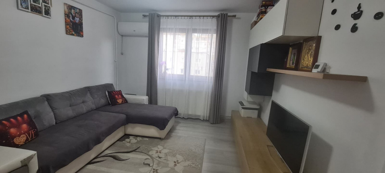 Apartament 3 camere 62 mp, zona Tractorul