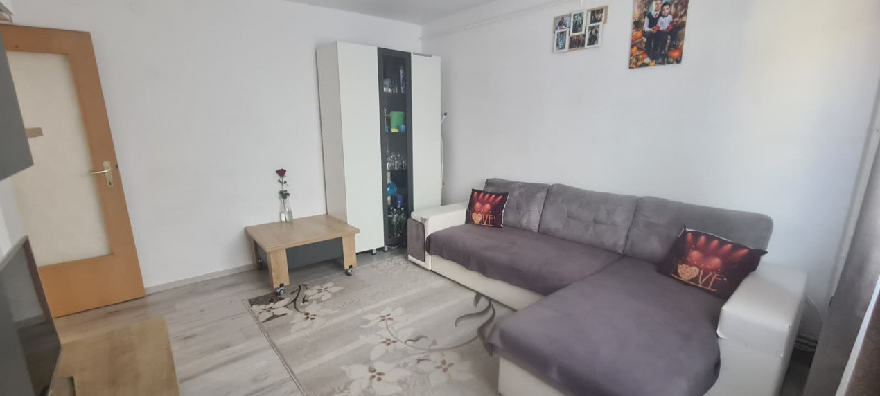 Apartament 3 camere 62 mp, zona Tractorul