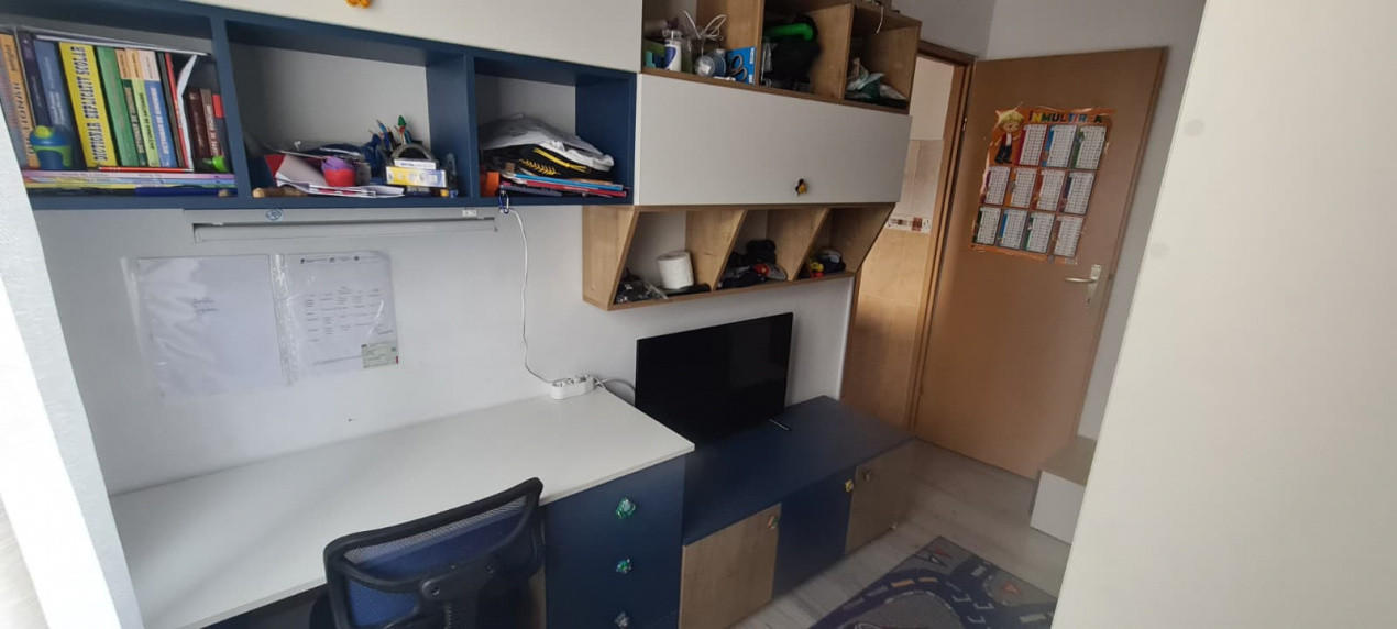 Apartament 3 camere 62 mp, zona Tractorul