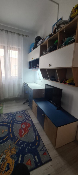 Apartament 3 camere 62 mp, zona Tractorul
