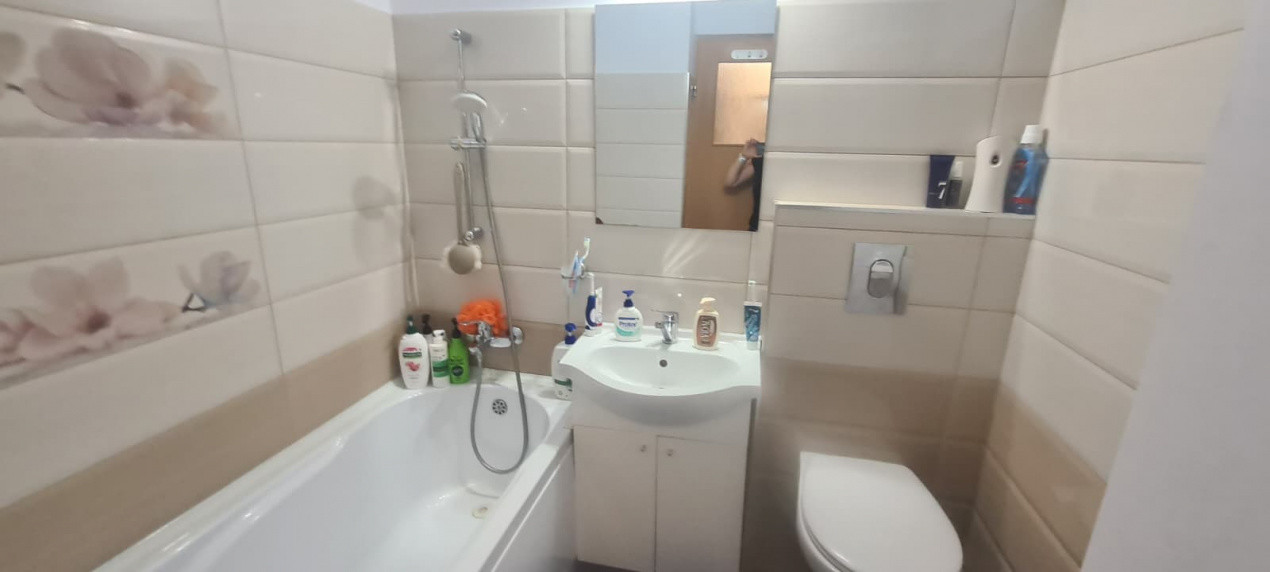 Apartament 3 camere 62 mp, zona Tractorul