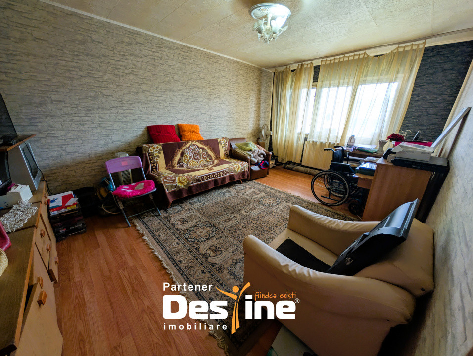 4 camere decomandat 81 mp 2 băi cu geam Parter centrală termică, de renovat- CUG
