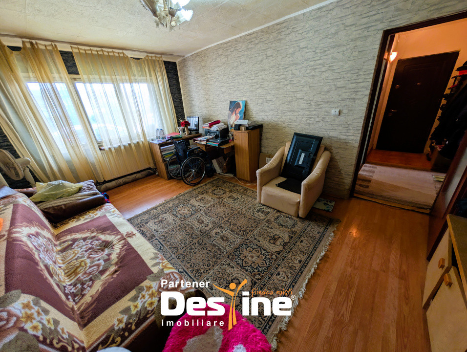 4 camere decomandat 81 mp 2 băi cu geam Parter centrală termică, de renovat- CUG