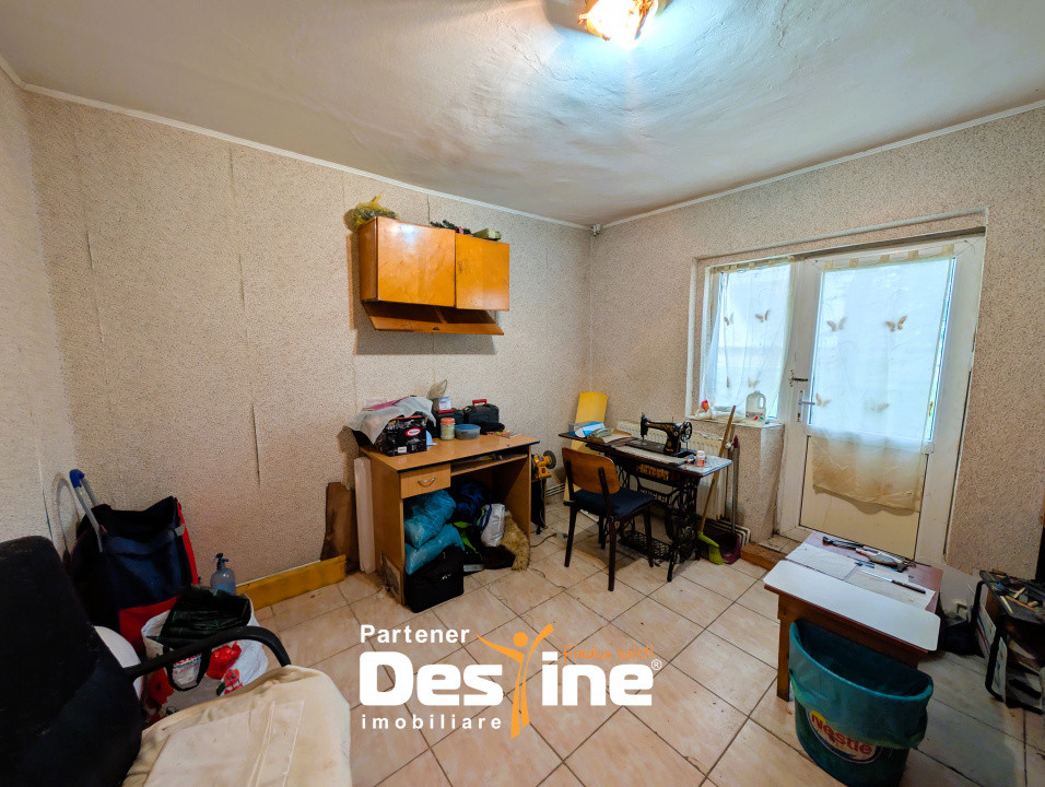 4 camere decomandat 81 mp 2 băi cu geam Parter centrală termică, de renovat- CUG