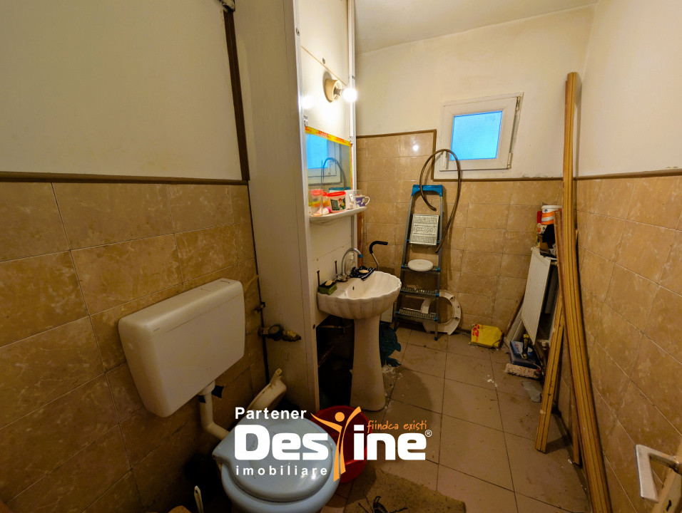 4 camere decomandat 81 mp 2 băi cu geam Parter centrală termică, de renovat- CUG