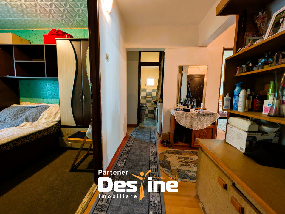 4 camere decomandat 81 mp 2 băi cu geam Parter centrală termică, de renovat- CUG