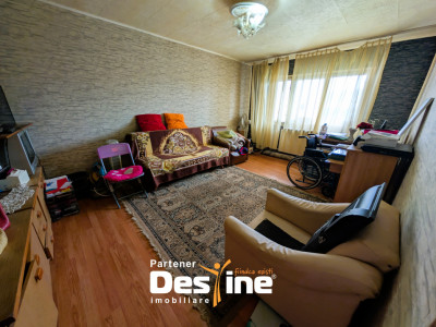 4 camere decomandat 81 mp 2 băi cu geam Parter centrală termică, de renovat- CUG