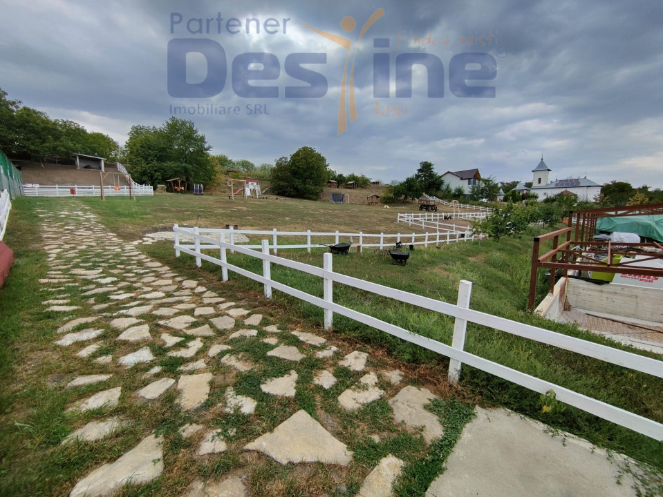 Fermă cu minizoo - 20ha teren, hale + utilaje agricole, animale, livezi casă