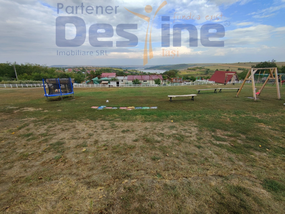 Fermă cu minizoo - 20ha teren, hale + utilaje agricole, animale, livezi casă