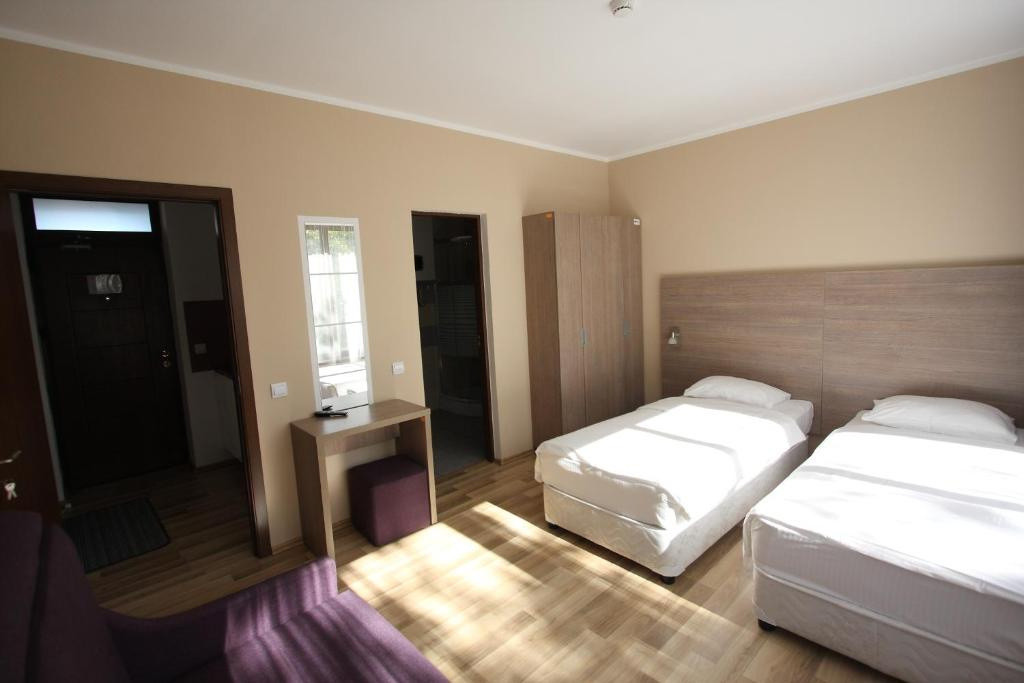 Cladire cu 11 camere, Regim Hotelier, zona Strada Lunga