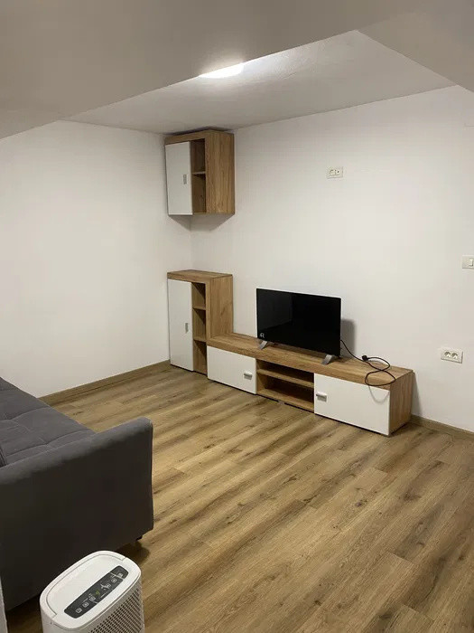 Apartament 2 camere 46 mp, demisol, Str Lunga