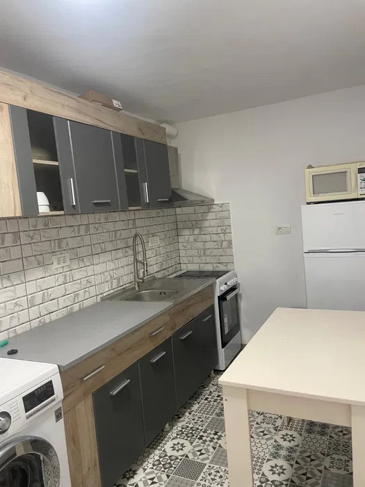 Apartament 2 camere 46 mp, demisol, Str Lunga