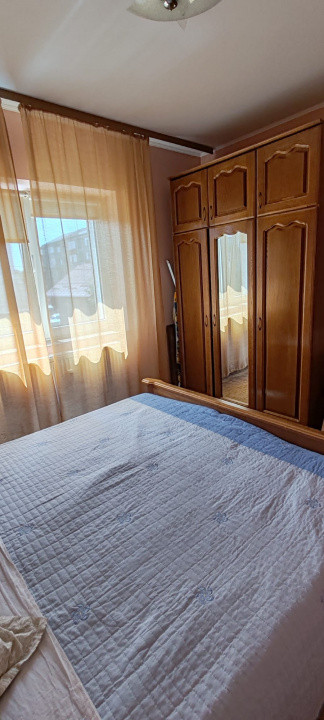 Apartament 3 camere, etajul 1/4, Radauti