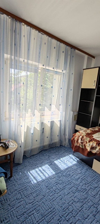 Apartament 3 camere, etajul 1/4, Radauti