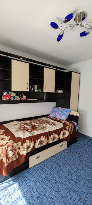 Apartament 3 camere, etajul 1/4, Radauti