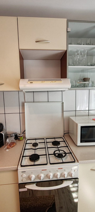 Apartament 3 camere, etajul 1/4, Radauti