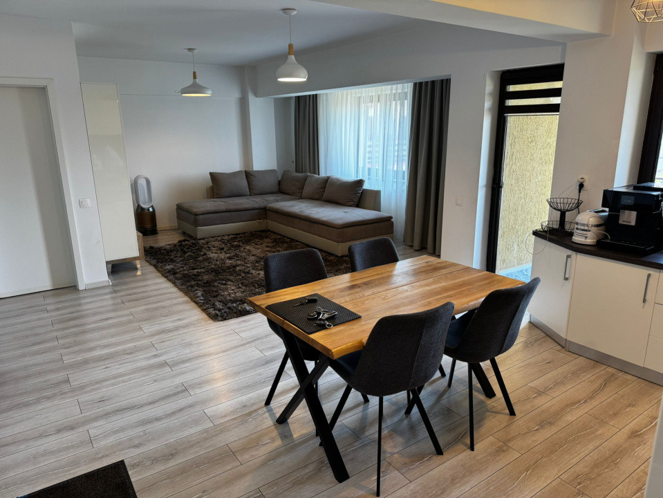 Apartament spațios și luminos, 3 camere, decomandat, parcare inclusă
