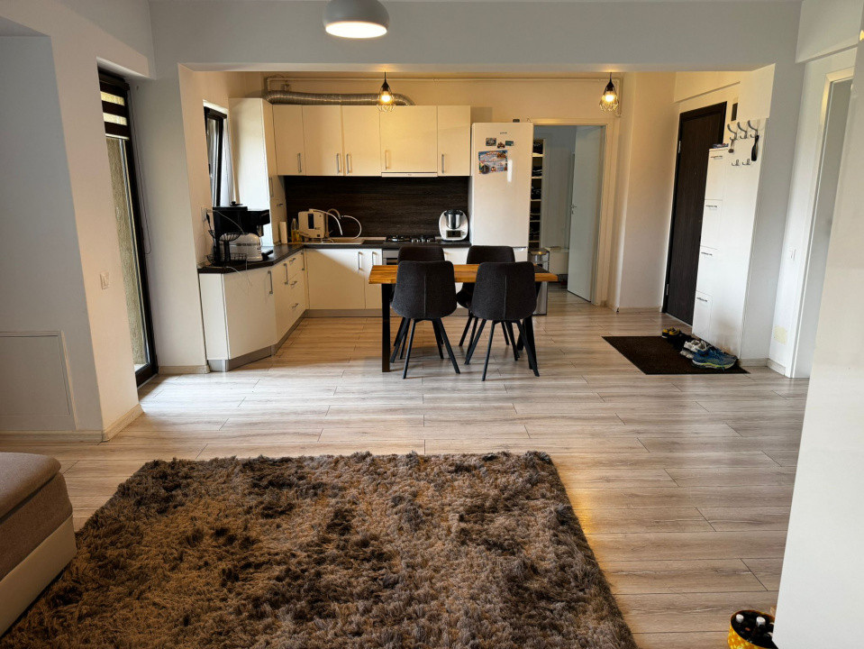 Apartament spațios și luminos, 3 camere, decomandat, parcare inclusă