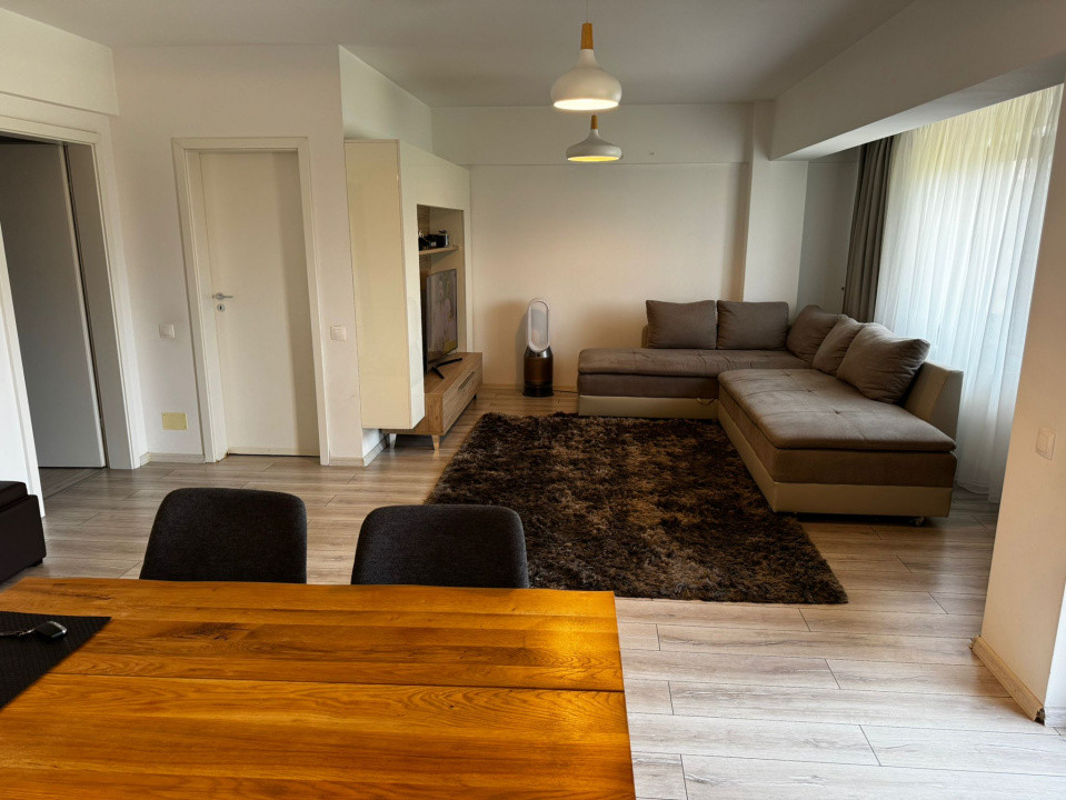Apartament spațios și luminos, 3 camere, decomandat, parcare inclusă