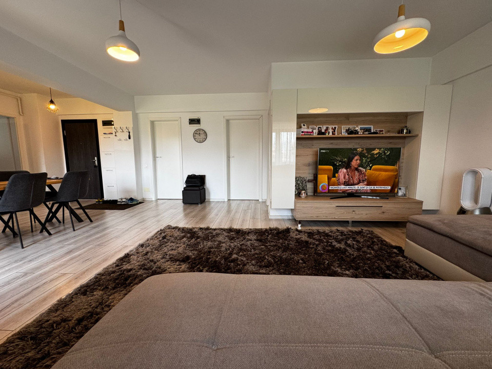 Apartament spațios și luminos, 3 camere, decomandat, parcare inclusă