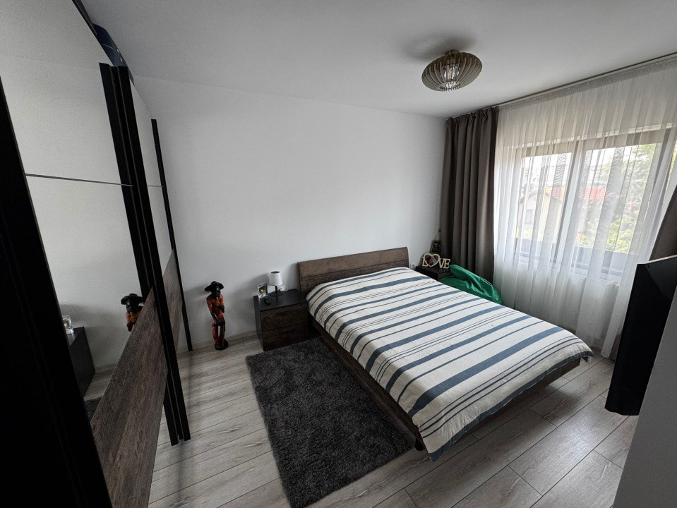 Apartament spațios și luminos, 3 camere, decomandat, parcare inclusă
