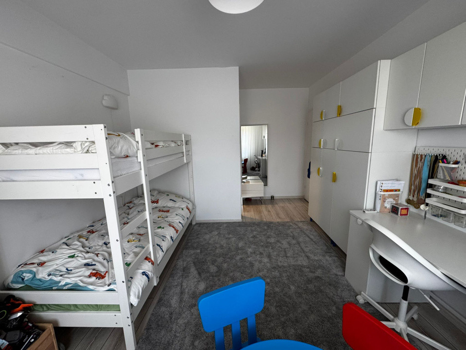 Apartament spațios și luminos, 3 camere, decomandat, parcare inclusă