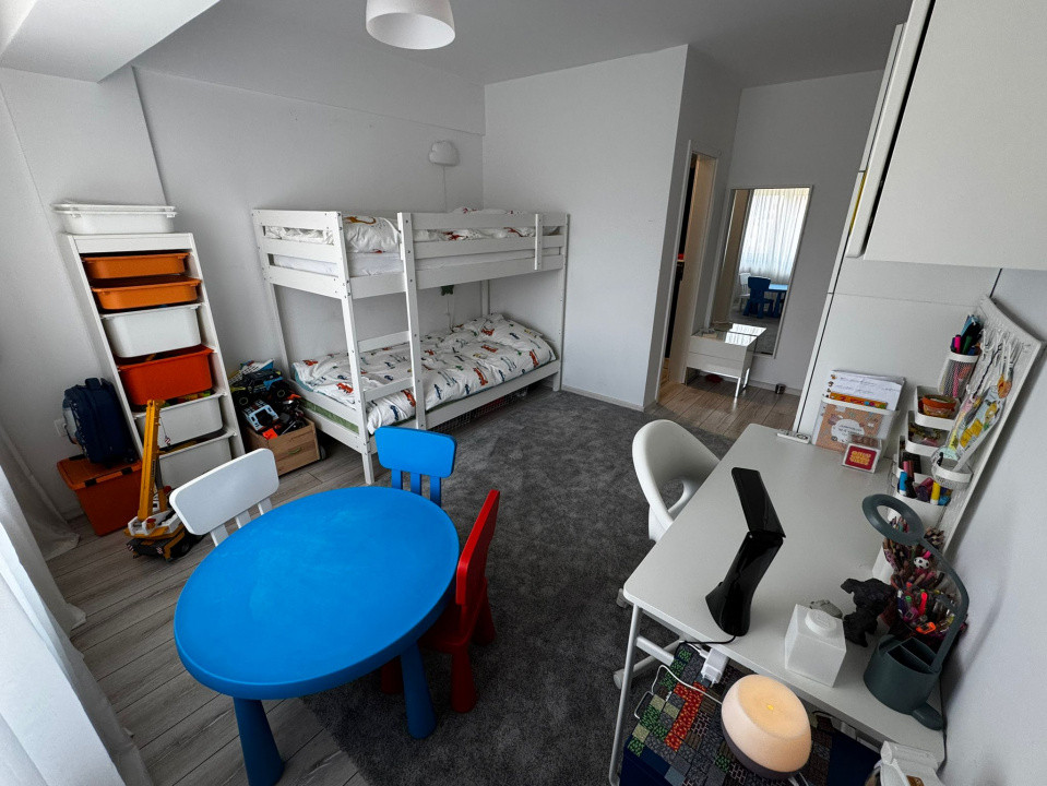 Apartament spațios și luminos, 3 camere, decomandat, parcare inclusă