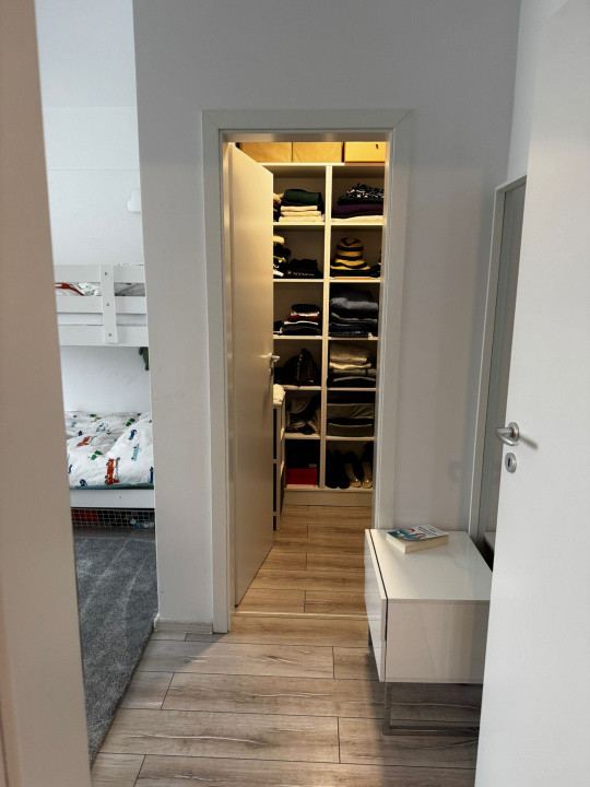 Apartament spațios și luminos, 3 camere, decomandat, parcare inclusă