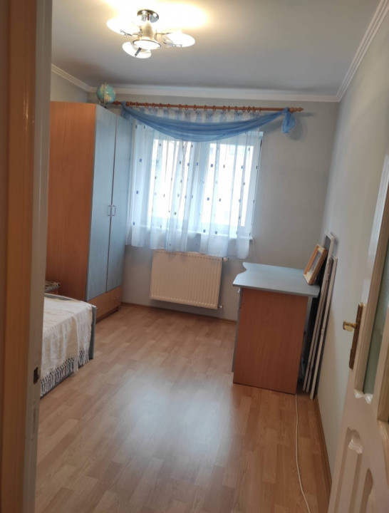 Apartament 4 camere, decomandat, etajul 2/4, Radauti