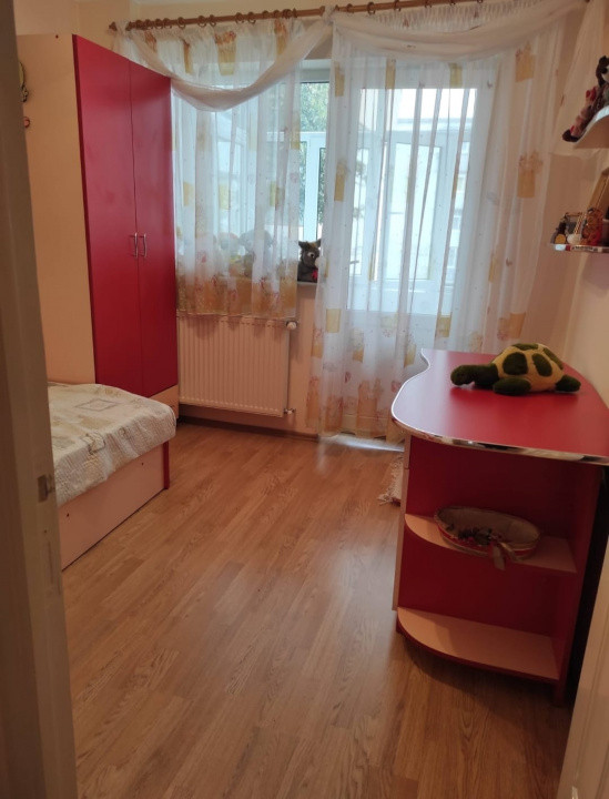Apartament 4 camere, decomandat, etajul 2/4, Radauti