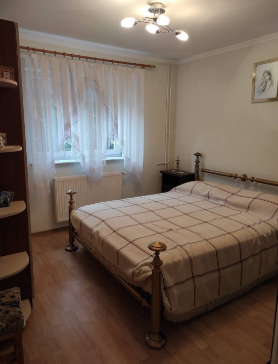 Apartament 4 camere, decomandat, etajul 2/4, Radauti