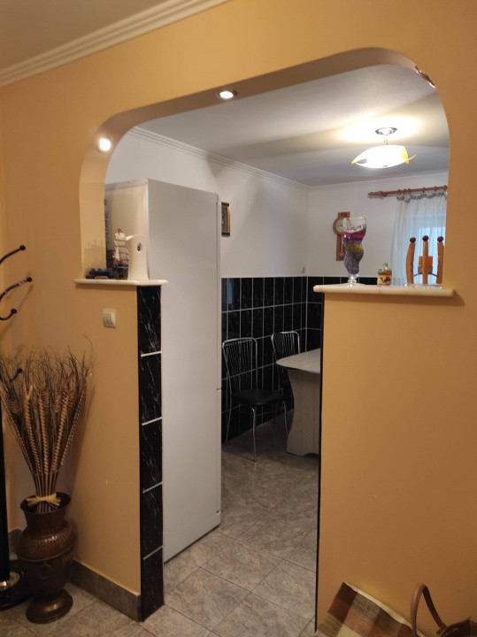 Apartament 4 camere, decomandat, etajul 2/4, Radauti