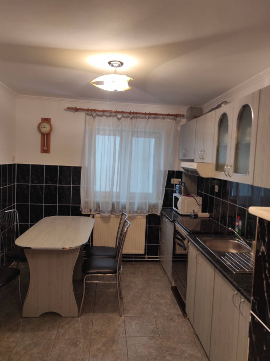 Apartament 4 camere, decomandat, etajul 2/4, Radauti
