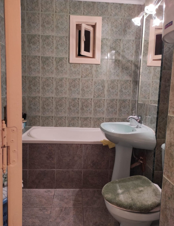Apartament 4 camere, decomandat, etajul 2/4, Radauti